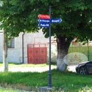 Gusseisen Wegweiser, Werbeschild, Richtungsanzeiger auf Mast VILLA-INDICO-4